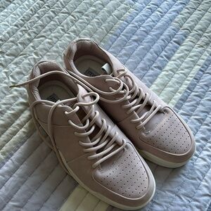 Brand new Steve Madden sneakers in pink color.